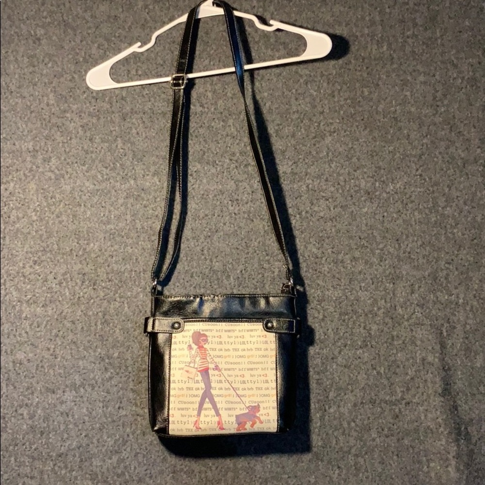 Black Purse With Adjustable Strap - Picture 1 of 3
